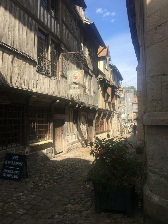 La Parenthese Du Capucin Apartman Honfleur Kültér fotó