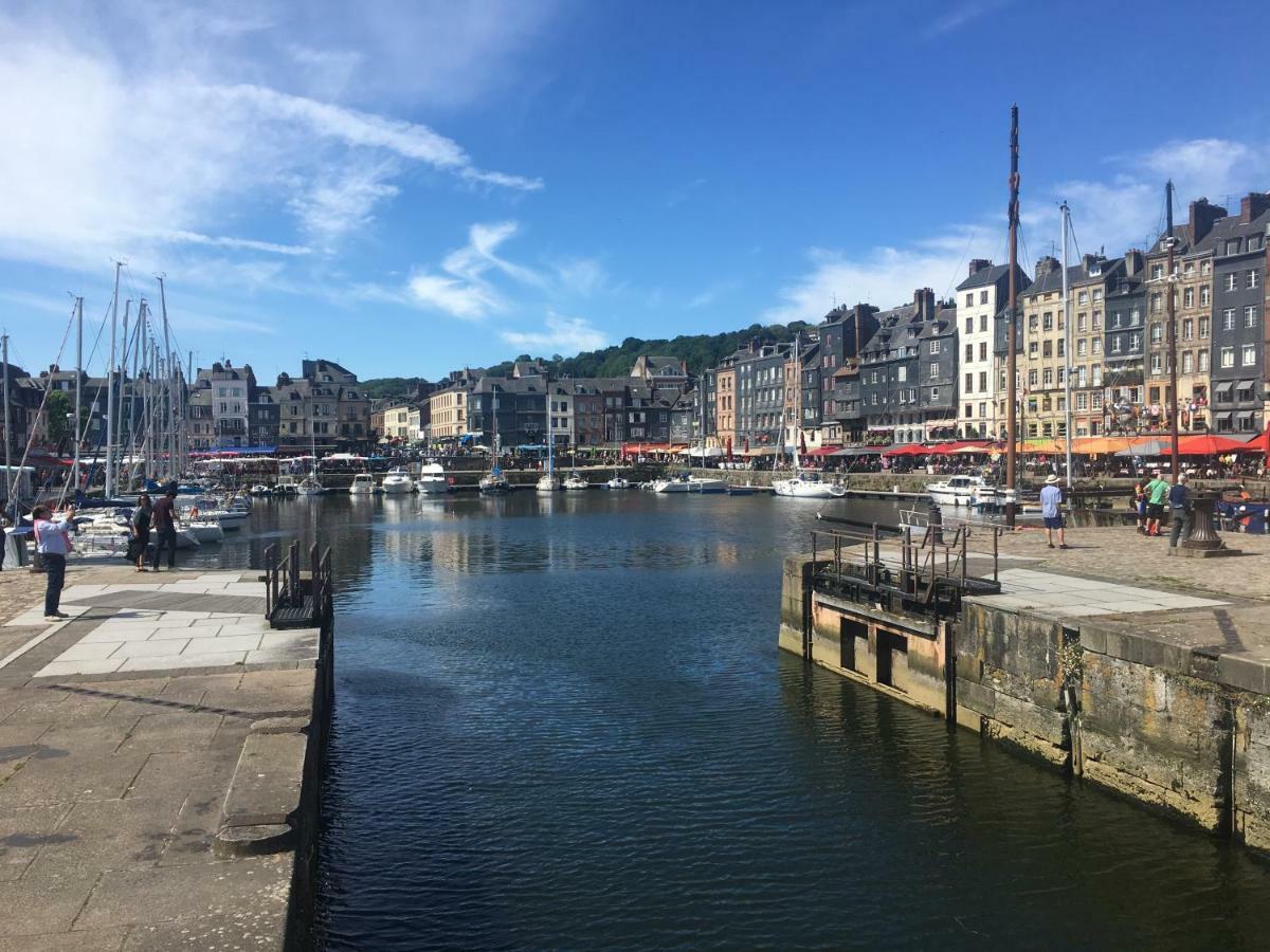 La Parenthese Du Capucin Apartman Honfleur Kültér fotó